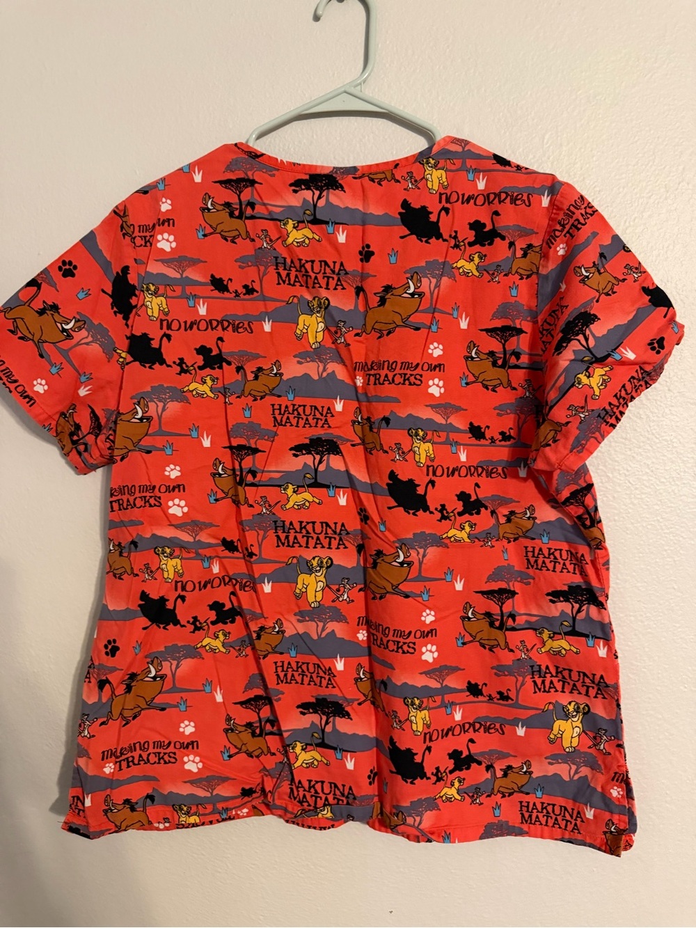 Disney Lion King Simba Pumbaa Hakuna Matata V Neck Scrub Top Womens Size Large L - Picture 3 of 3